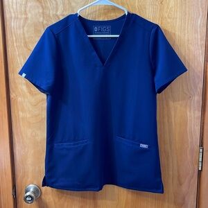 NWOT Figs two pocket women’s navy scrub top